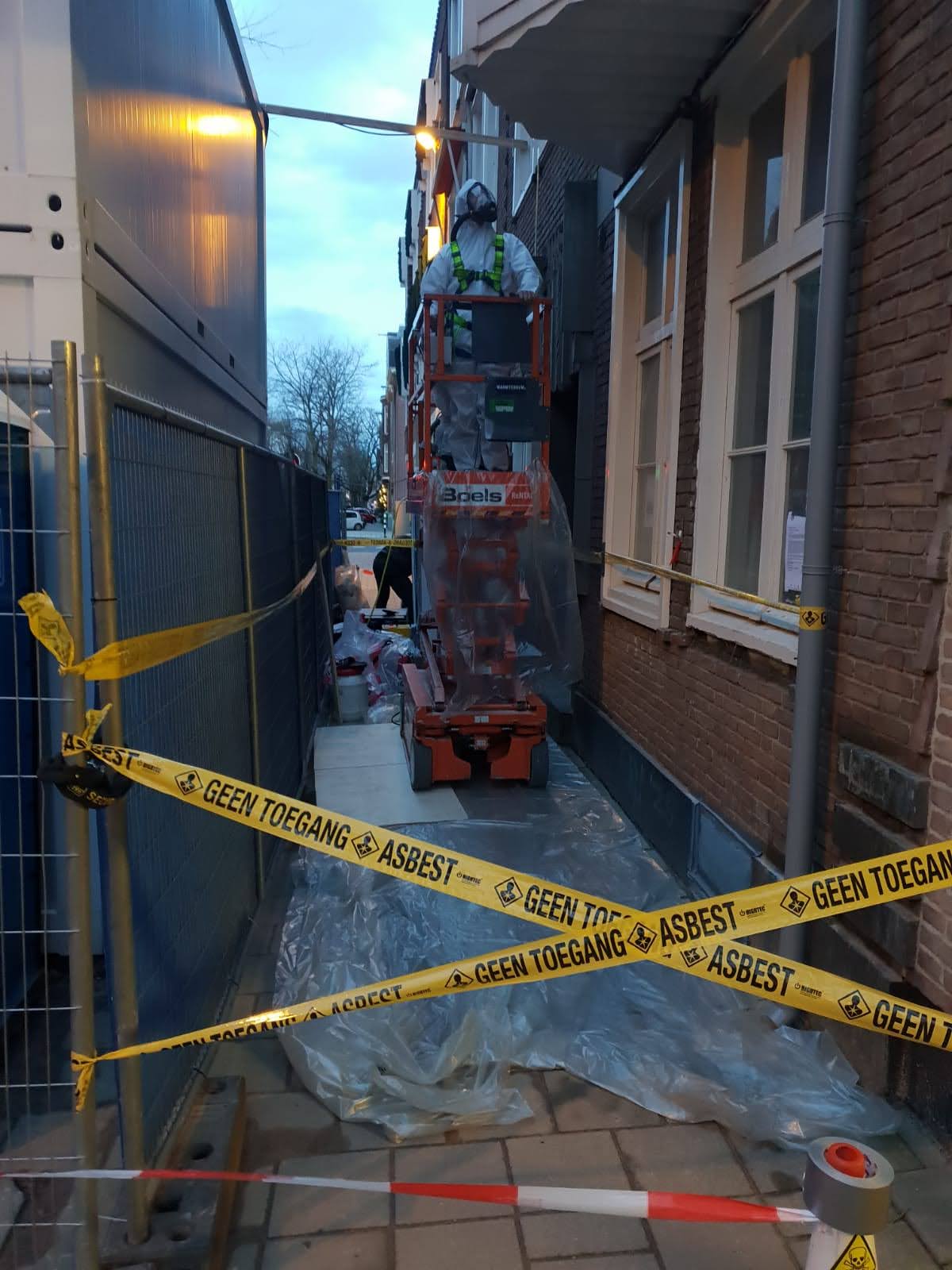 Zwaan medewerkers aan het werk